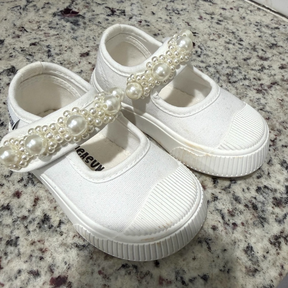 Toddler White Shoes with Pearl Straps - Picture 2 of 3